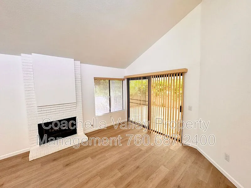 3 bed, 2.0 bath, 1576 sqft, $2,995 — Photo 4