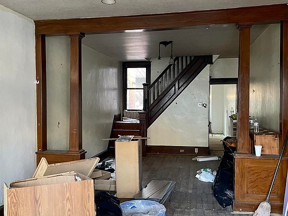 3rd image of 819 E Centre St