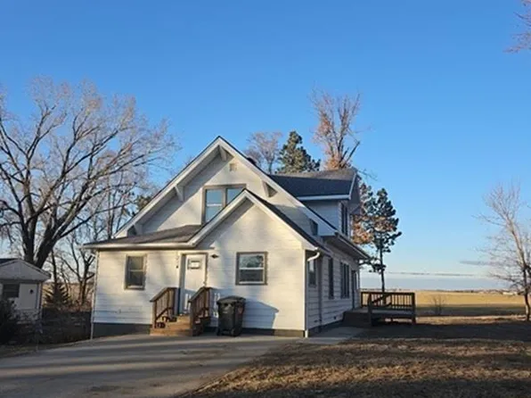 314 W Cedar St, Cedar Bluffs, NE 68015