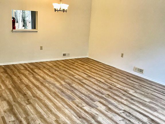 3rd image of 81 Shawnee Pl #1303