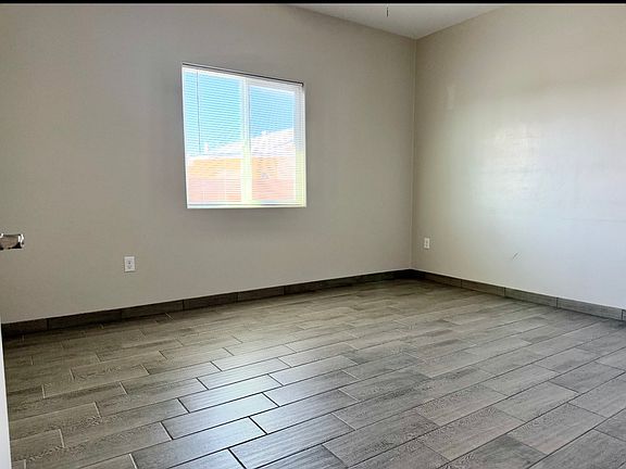 4th image of 442 E Wilcox Ln #1