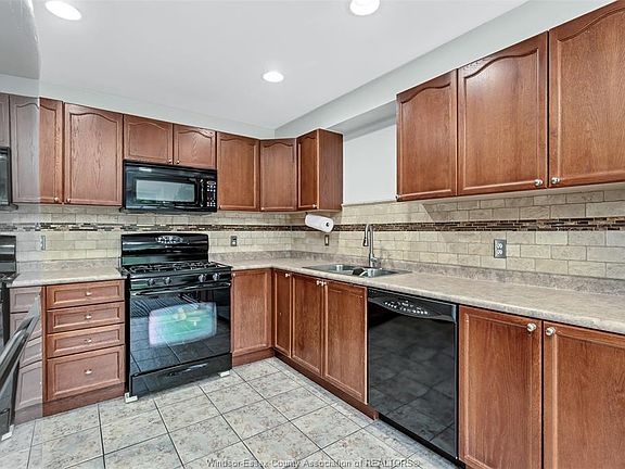 5th image of 11859 Brouillette Ct