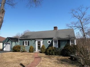 54 Calhoun Ave, Trumbull, CT 06611