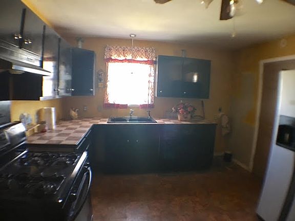 2nd image of 703 E Yucca Ln