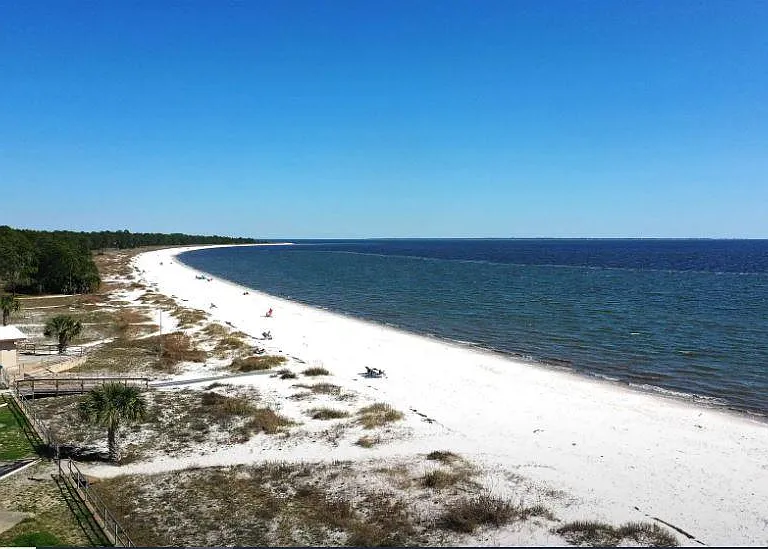 10-minute drive to Carrabelle public beach. Great for walking.