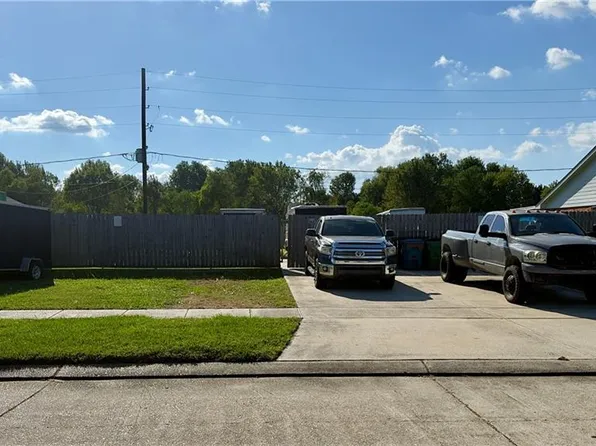 2560 W Friendship Dr, Harvey, LA 70058