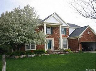 45284 Roundview Dr, Novi, MI 48375