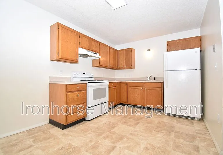 811 W Villard St #63 — Photo 4