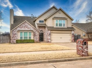 306 S Sycamore Pl, Broken Arrow, OK 74012