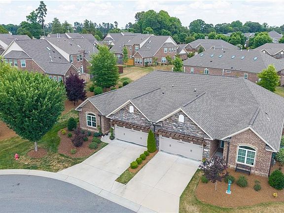 4th image of 185 Balmoral Ct