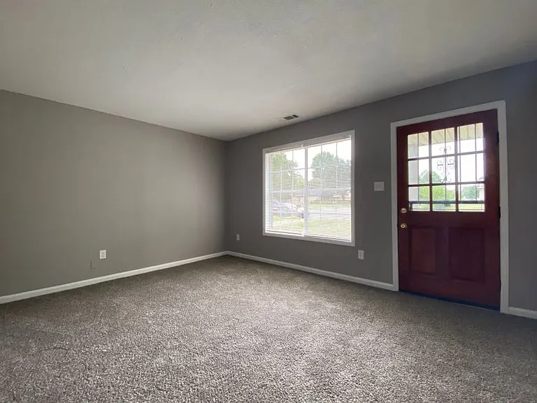 676 Blackhawk Rd — Photo 3