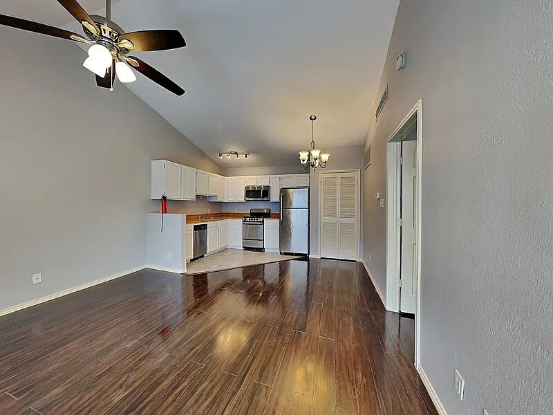 1 bed, 1.0 bath, 500 sqft, $799 — Photo 3