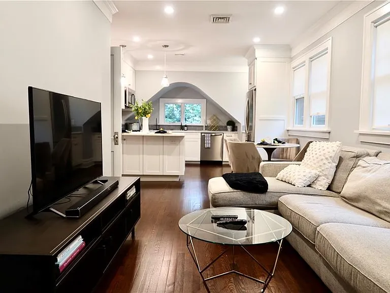 82 Douglas Rd #B — Photo 4
