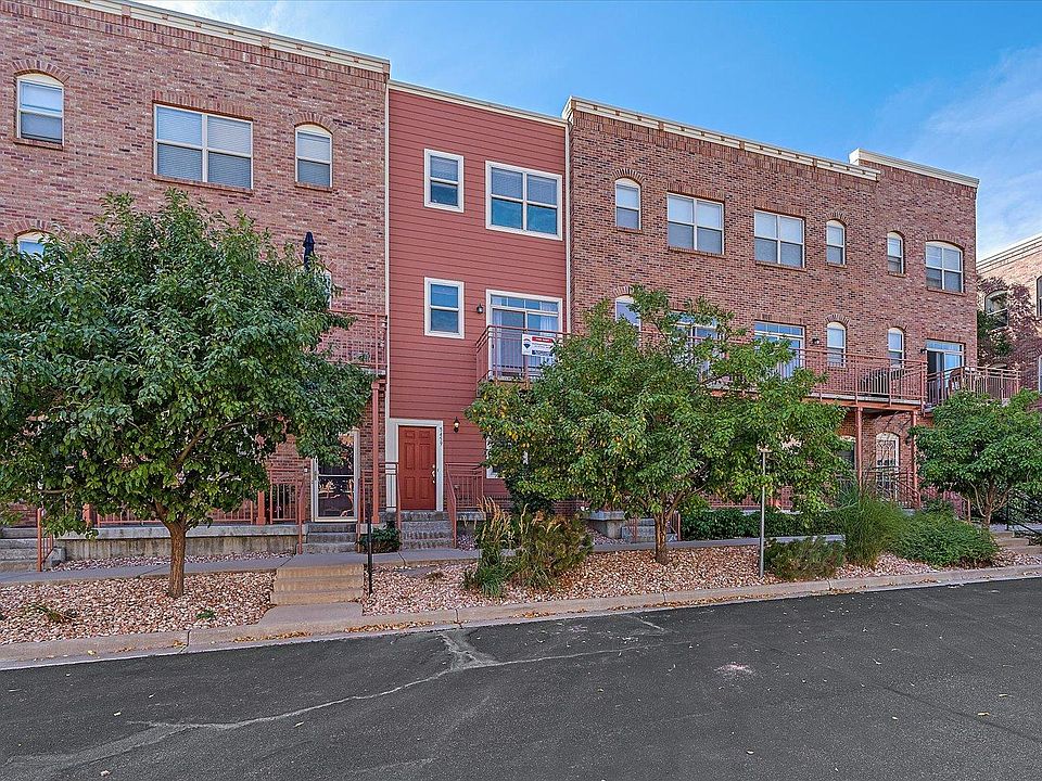 Trendy 3 story Row House in the Popular Water Tower Village.
Garage 22'11 x 11
Main floor bedroom/office 13 x 10
Dining Room 10'10 X 11
Powder room 9 x 3'10
Kitchen 11 x 12
Living Room 13 x 13
Bedroom 2 13 x 11
Bathroom 2 8 x 8
Master bedroom 12 X 11
Mas