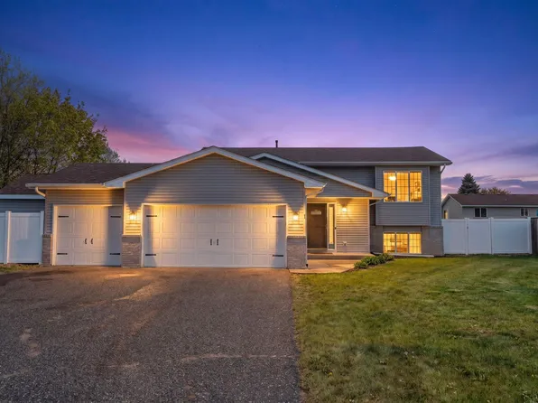504 Dogwood St SW, Isanti, MN 55040