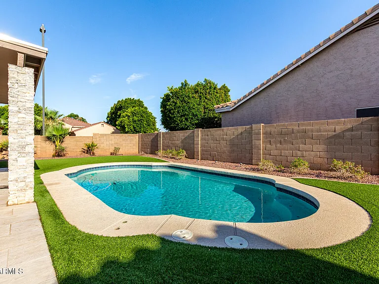359 E Horseshoe Ave — Photo 31