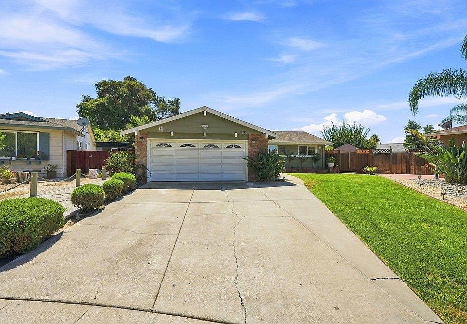 1st image of 2745 Eulalie Dr