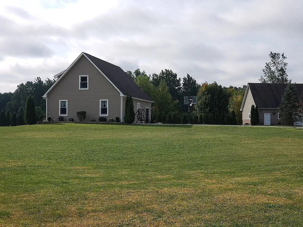 5121 School Rd photo 1