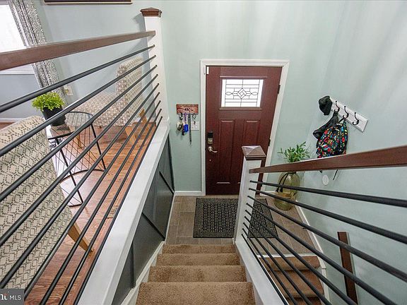 4th image of 715 Willow Rd