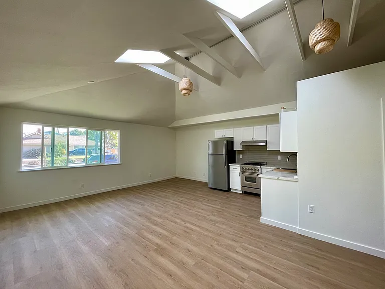 1707 Loma Dr #1/2 — Photo 2
