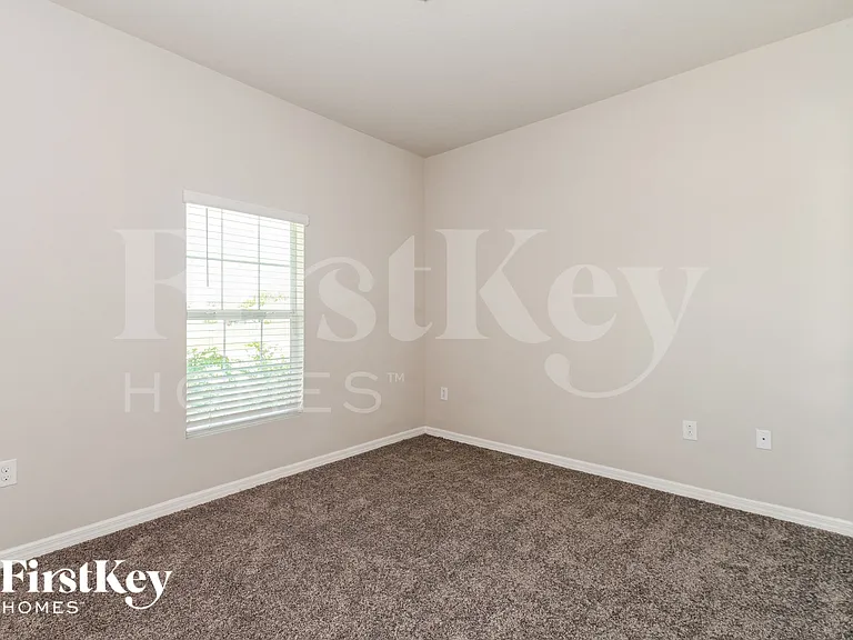 2216 NW 18th Ter — Photo 11