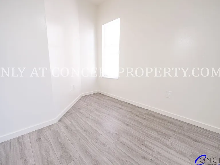 223 E 3rd Ave — Photo 59