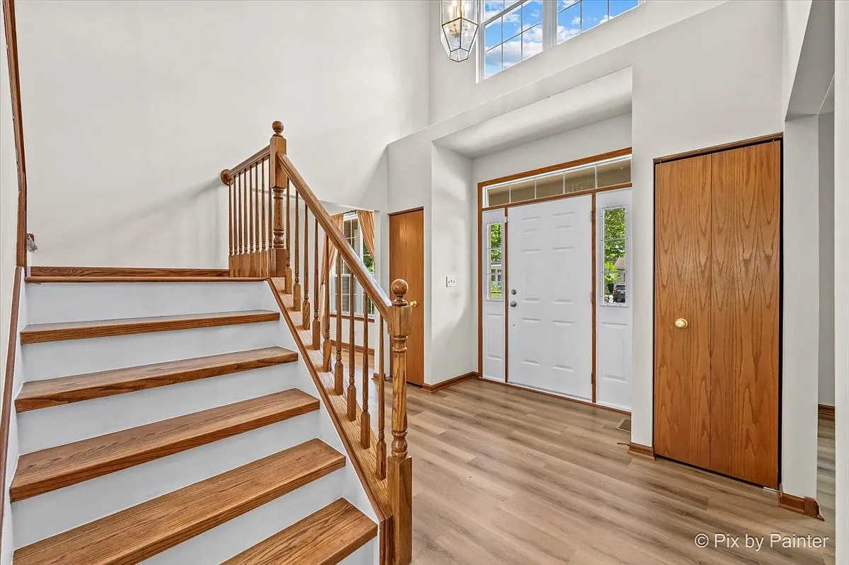 5 bed, 3.5 bath, 2810 sqft, $3,700 — Photo 3