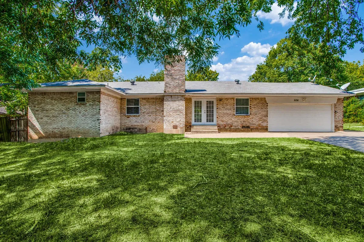 604 Young Boulevard DeSoto TX 75115 — Photo 1