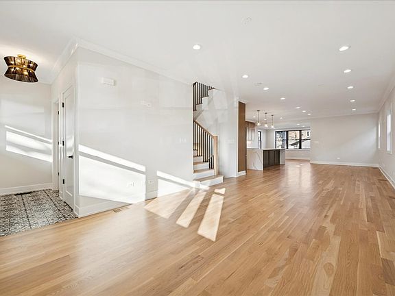 4th image of 4844 W Warwick Ave