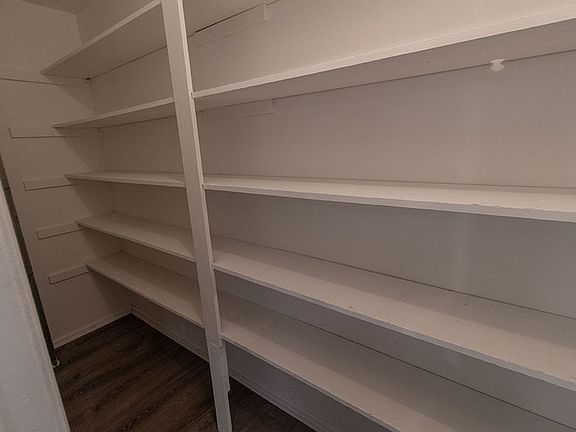 5th image of 2904 Leeway Dr APT B