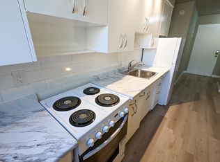 9723 105th St NW #BACHELOR, Edmonton, AB T5K1A1