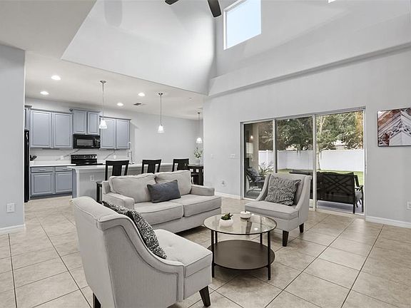 5th image of 9117 OAK COMMONS WAY