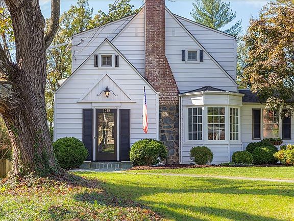 4th image of 1319 Oakwood Ct