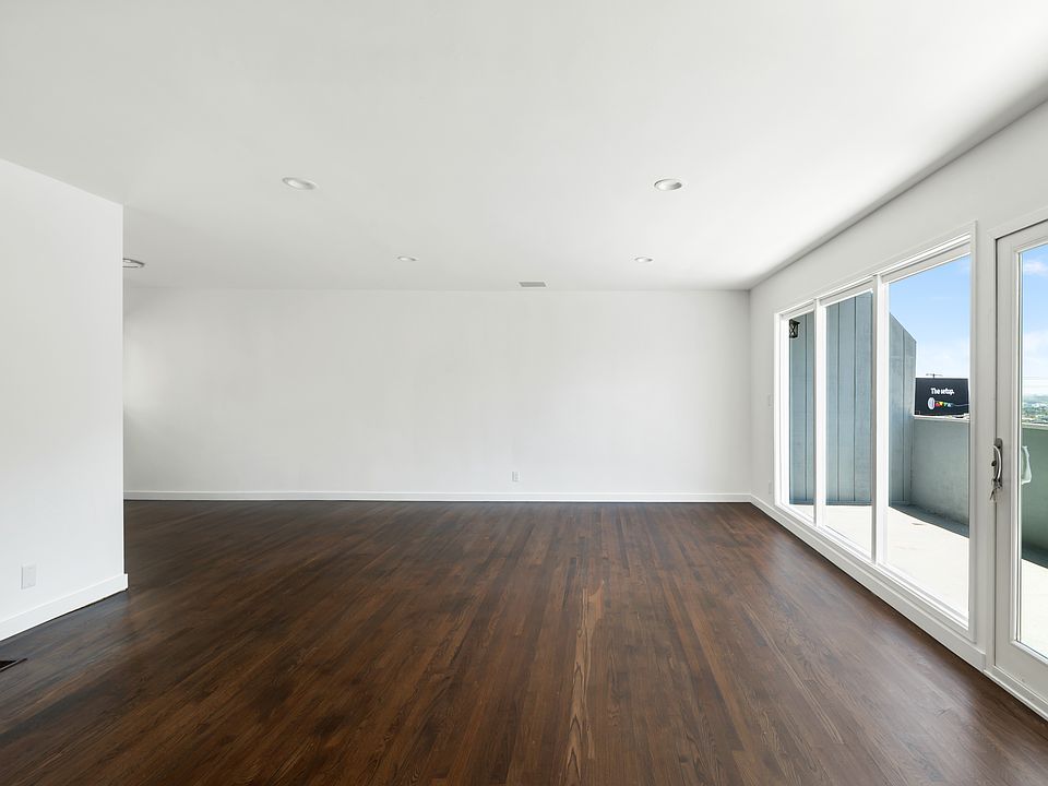 1st image of 1128 Larrabee St APT 4