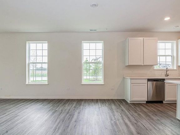 5th image of 6449 Mason Ave