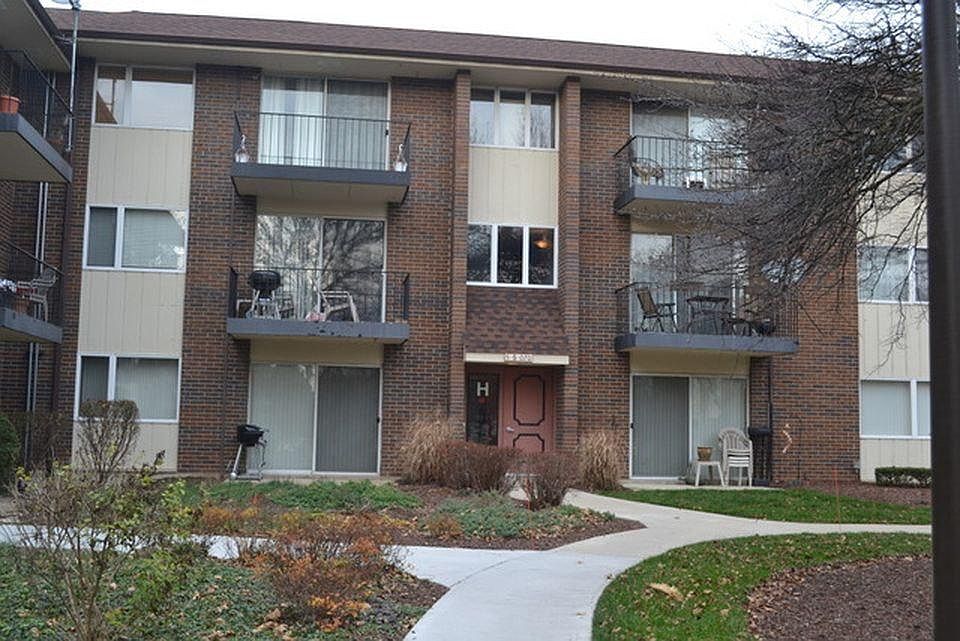 1st image of 5S070 Pebblewood Ln APT H2