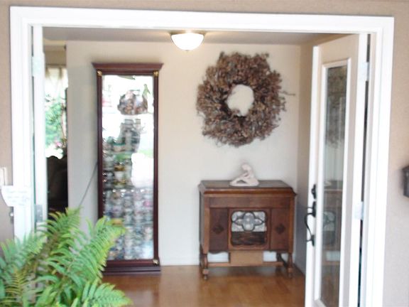 5th image of 1061 Beechwood St