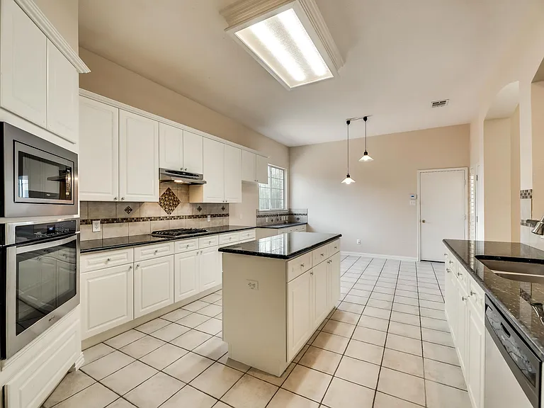 3902 Harlington Ln — Photo 8