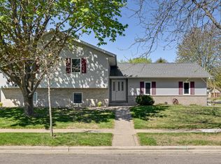 1277 Red Cedar Ct, Onalaska, WI 54650