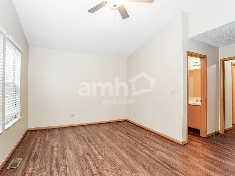 5433 Longworth Dr — Photo 11
