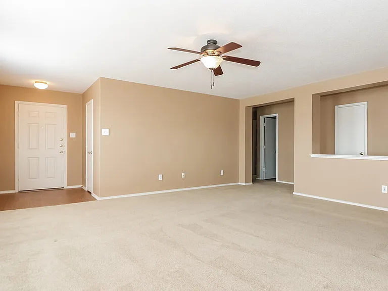 1324 Burleson St — Photo 7