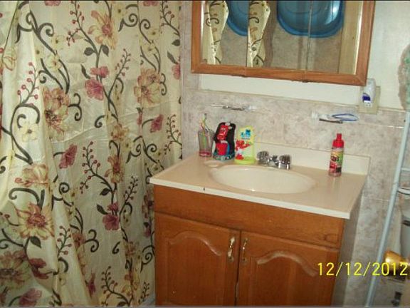 4th image of 3963 Carpenter Ave