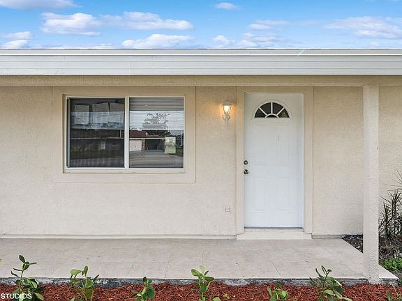 2nd image of 762 SE Prima Vista Boulevard