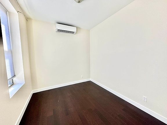 4th image of 2312 31st St APT 2