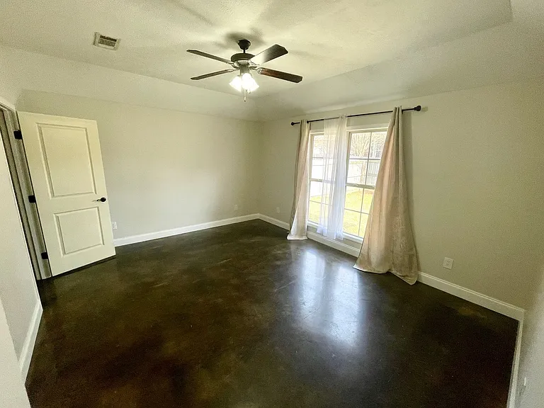 106 Harvey Cir — Photo 11