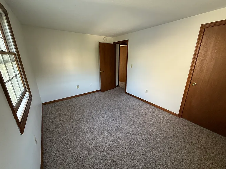 1319 Forest Ave — Photo 6