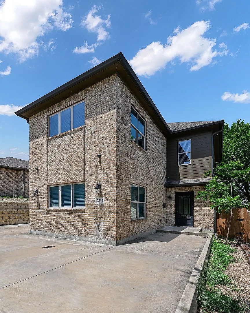 * Move In July 6th 2027 * $8400/$1400 Per Bed * 6 Bed 4 Bath, Short Walk To Tcu — Photo 3