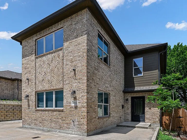 2832 Forest Park Blvd — Photo 3