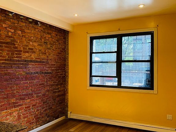 3rd image of 1633 Saint Johns Pl APT 1