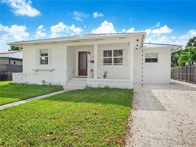 3 bed, 2.5 bath, 1338 sqft, $4,950 — Photo 1